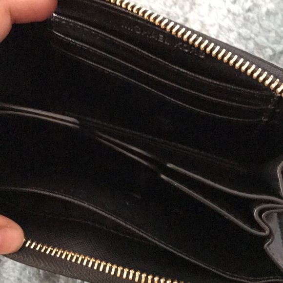 Michael Kors wristlet / phone case - Picture 4 of 4